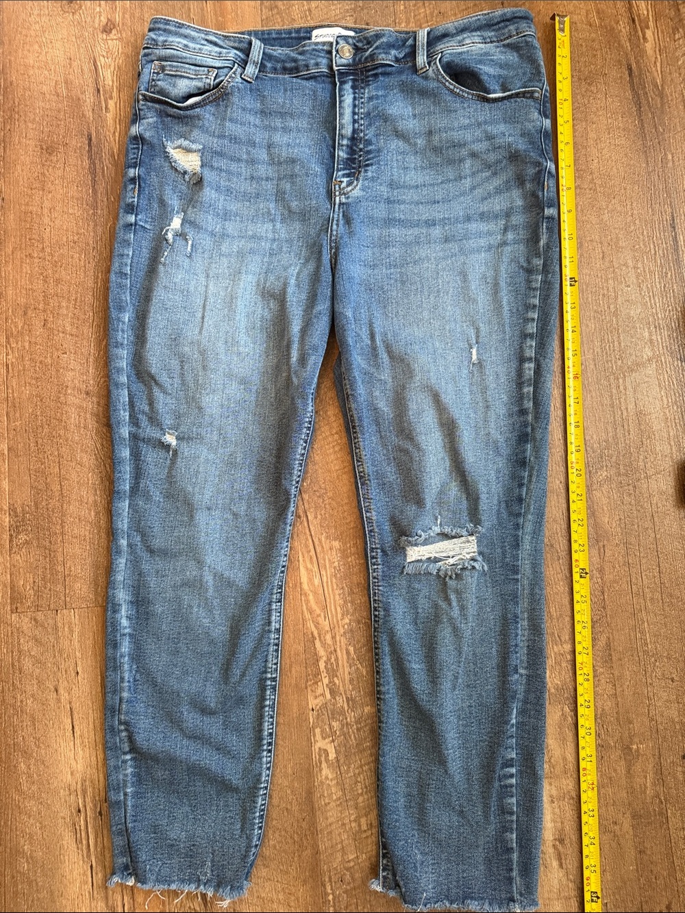 Women’s Distressed Blue Jeans STUDIO BLUR SZ 33 USA 14 clean stretch